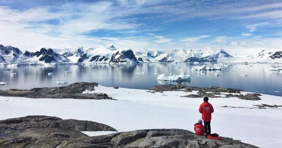 La Antártica puede parecer una tierra de invierno perpetuo, pero tiene estaciones, aunque sólo dos: verano e invierno.