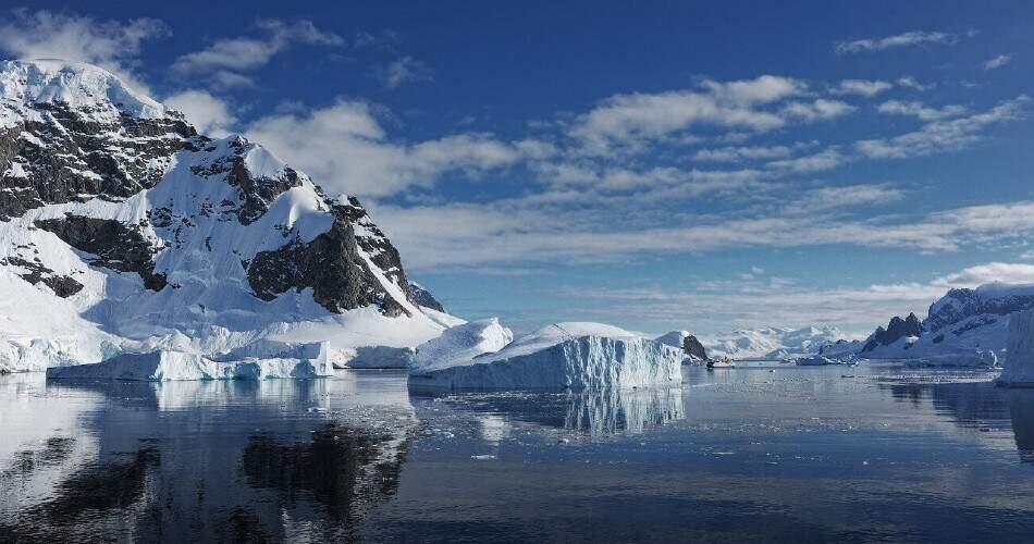 Узнайте о ландшафте, высоте, осадках, ветре, температуре, размере, соседних странах, Договоре об Антарктике.